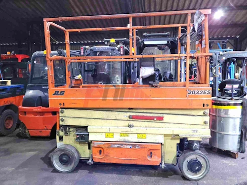 JLG SCISSOR LIFT