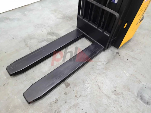 HYUNDAI STACKER, WRAPOVER