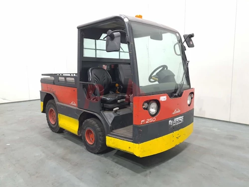 LINDE TOW TRACTOR