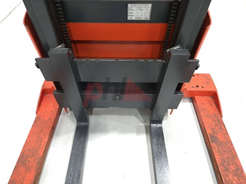 LINDE STACKER, STRADDLE