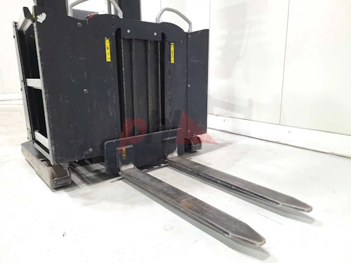 MITSUBISHI ORDER PICKER