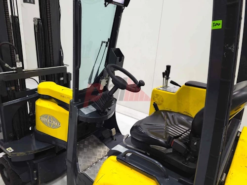 AISLE MASTER ARTICULATED FORKLIFT