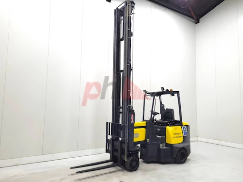 AISLE MASTER ARTICULATED FORKLIFT
