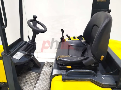 AISLE MASTER ARTICULATED FORKLIFT
