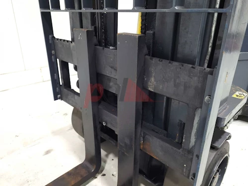 AISLE MASTER ARTICULATED FORKLIFT