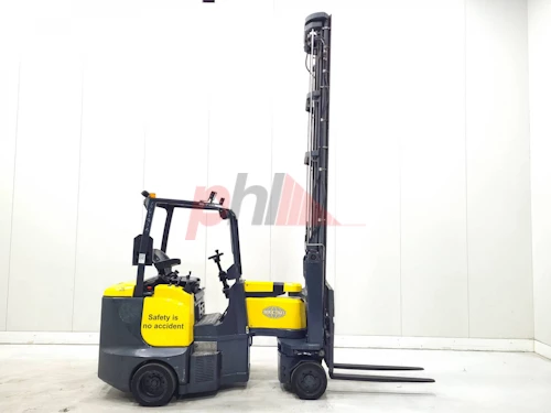 AISLE MASTER ARTICULATED FORKLIFT