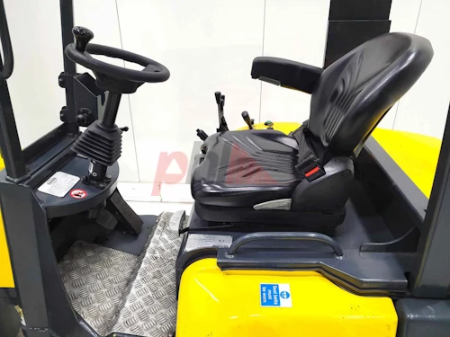 AISLE MASTER ARTICULATED FORKLIFT