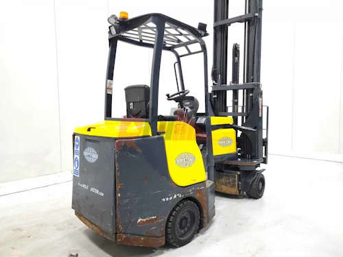 AISLE MASTER ARTICULATED FORKLIFT