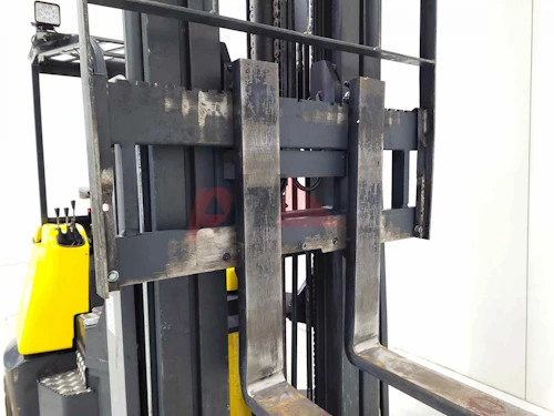 AISLE MASTER ARTICULATED FORKLIFT