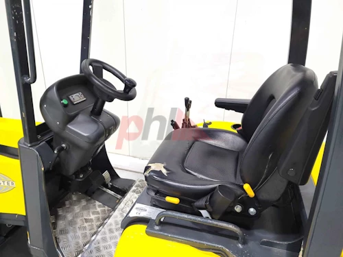 AISLE MASTER ARTICULATED FORKLIFT