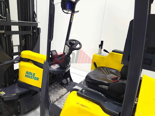 AISLE MASTER ARTICULATED FORKLIFT