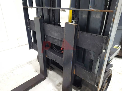 AISLE MASTER ARTICULATED FORKLIFT