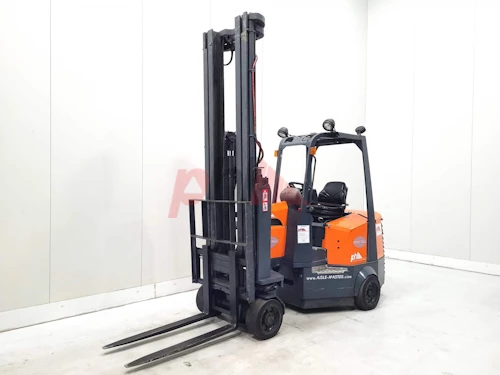 AISLE MASTER ARTICULATED FORKLIFT