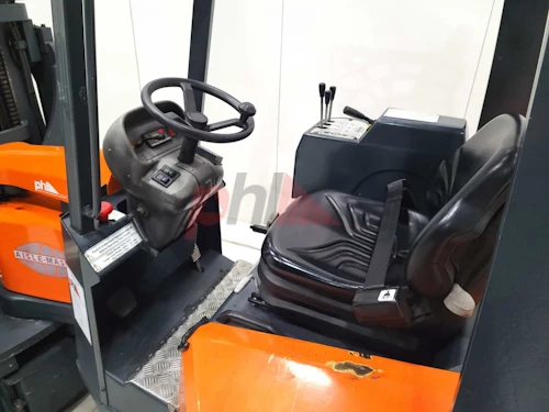 AISLE MASTER ARTICULATED FORKLIFT