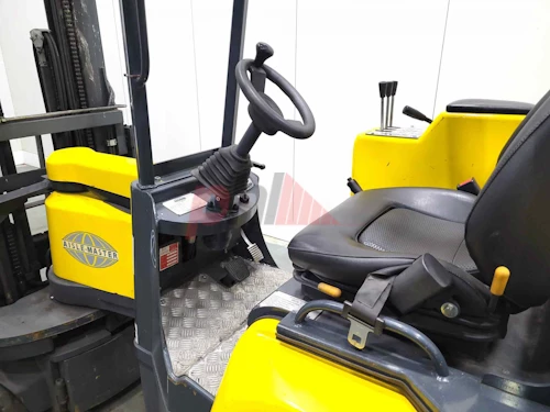 AISLE MASTER ARTICULATED FORKLIFT