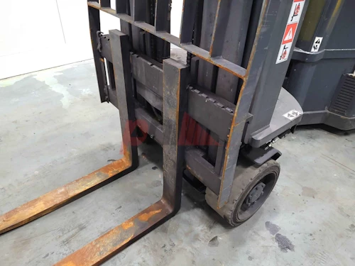 AISLE MASTER ARTICULATED FORKLIFT