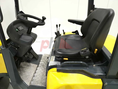 AISLE MASTER ARTICULATED FORKLIFT