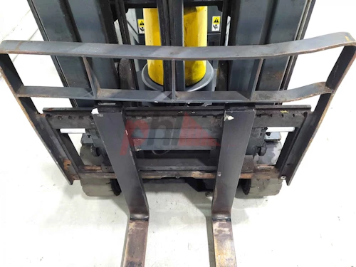AISLE MASTER ARTICULATED FORKLIFT