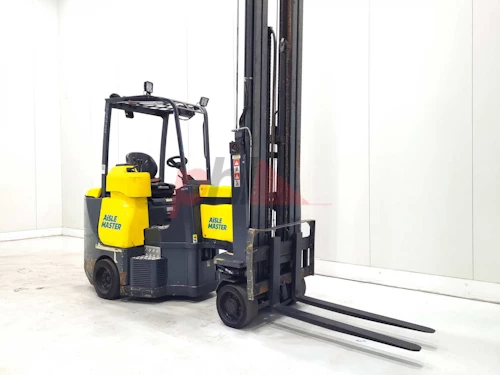 AISLE MASTER ARTICULATED FORKLIFT
