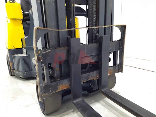 AISLE MASTER ARTICULATED FORKLIFT