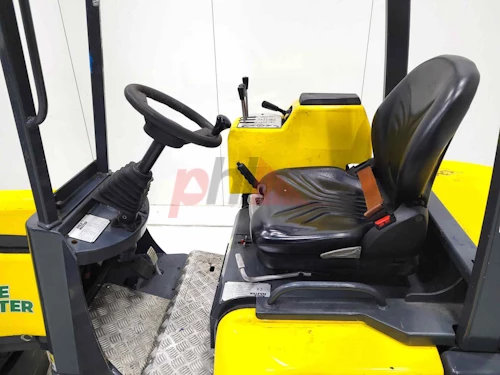 AISLE MASTER ARTICULATED FORKLIFT