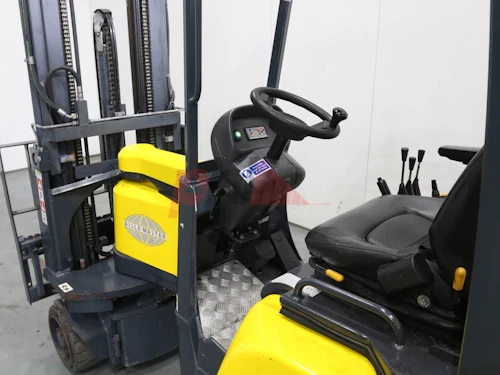 AISLE MASTER ARTICULATED FORKLIFT