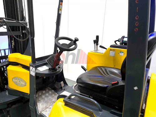 AISLE MASTER ARTICULATED FORKLIFT