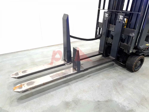 AISLE MASTER ARTICULATED FORKLIFT