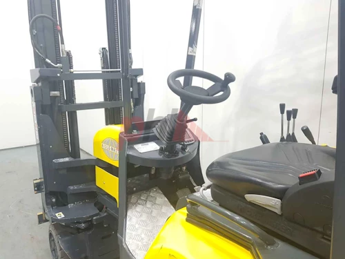 AISLE MASTER ARTICULATED FORKLIFT