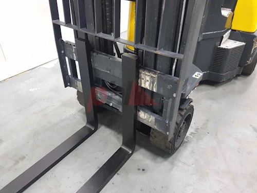 AISLE MASTER ARTICULATED FORKLIFT