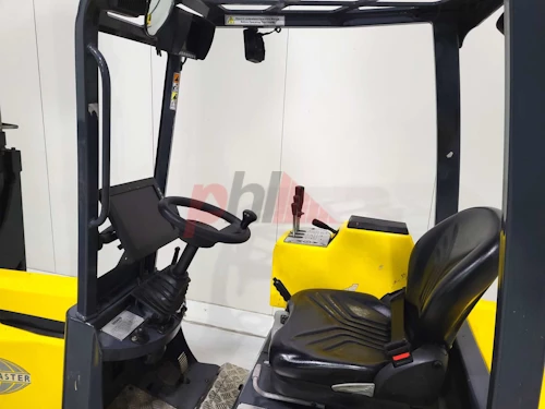 AISLE MASTER ARTICULATED FORKLIFT