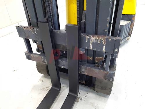 AISLE MASTER ARTICULATED FORKLIFT