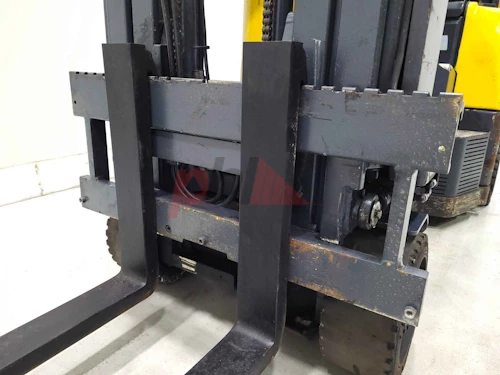 AISLE MASTER ARTICULATED FORKLIFT