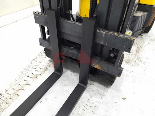 AISLE MASTER ARTICULATED FORKLIFT