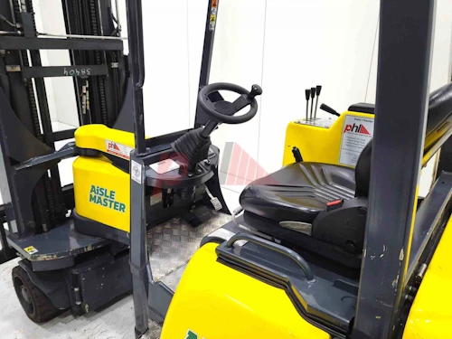 AISLE MASTER ARTICULATED FORKLIFT