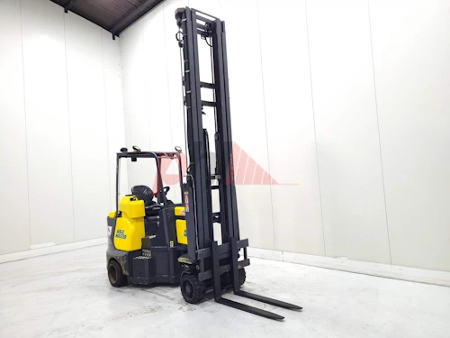 AISLE MASTER ARTICULATED FORKLIFT