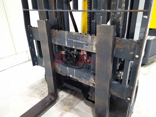 AISLE MASTER ARTICULATED FORKLIFT