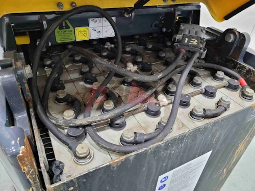 AISLE MASTER ARTICULATED FORKLIFT