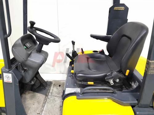AISLE MASTER ARTICULATED FORKLIFT