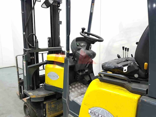 AISLE MASTER ARTICULATED FORKLIFT
