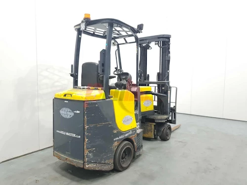 AISLE MASTER ARTICULATED FORKLIFT