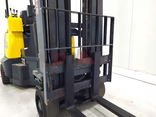 AISLE MASTER ARTICULATED FORKLIFT