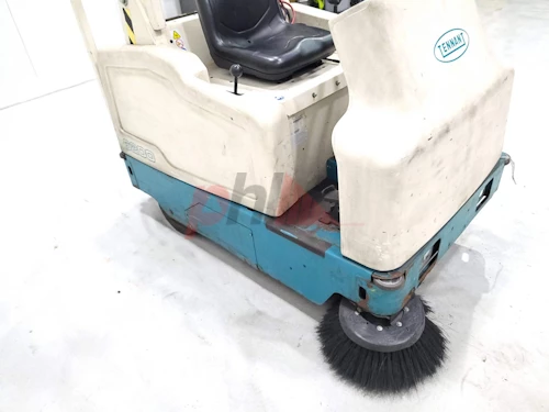 TENNANT SWEEPER