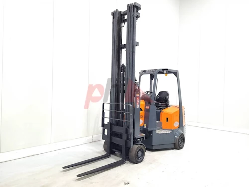 AISLE MASTER ARTICULATED FORKLIFT