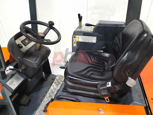 AISLE MASTER ARTICULATED FORKLIFT