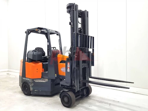 AISLE MASTER ARTICULATED FORKLIFT