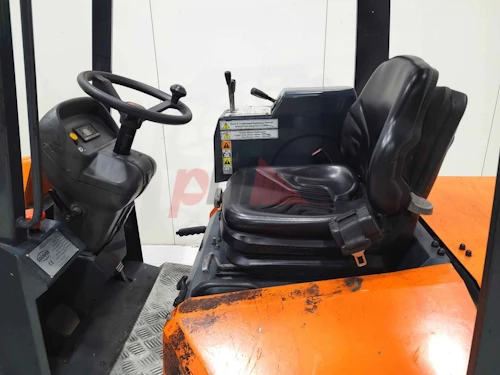AISLE MASTER ARTICULATED FORKLIFT