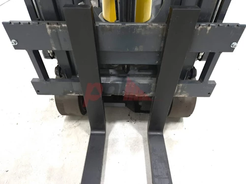 AISLE MASTER ARTICULATED FORKLIFT
