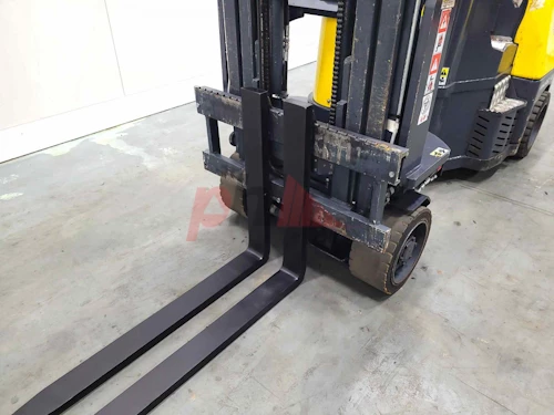 AISLE MASTER ARTICULATED FORKLIFT