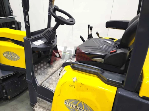 AISLE MASTER ARTICULATED FORKLIFT